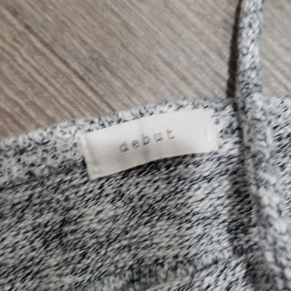 Set of 2 crop tops size medium - Picture 2 of 9